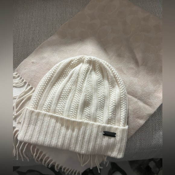 COACH - scarf and hat - Picture 1 of 2